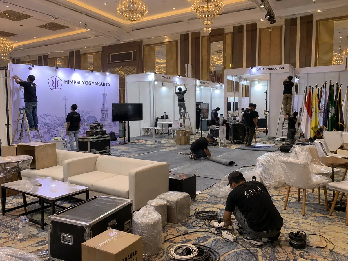 Instalasi Booth R8 & Event Equipment HIMPSI di Grand Hotel De Djokja